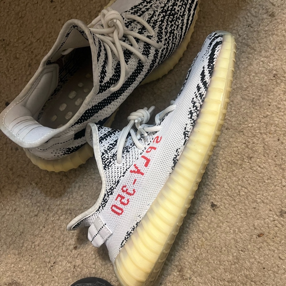 Yeezy 350v2 zebra